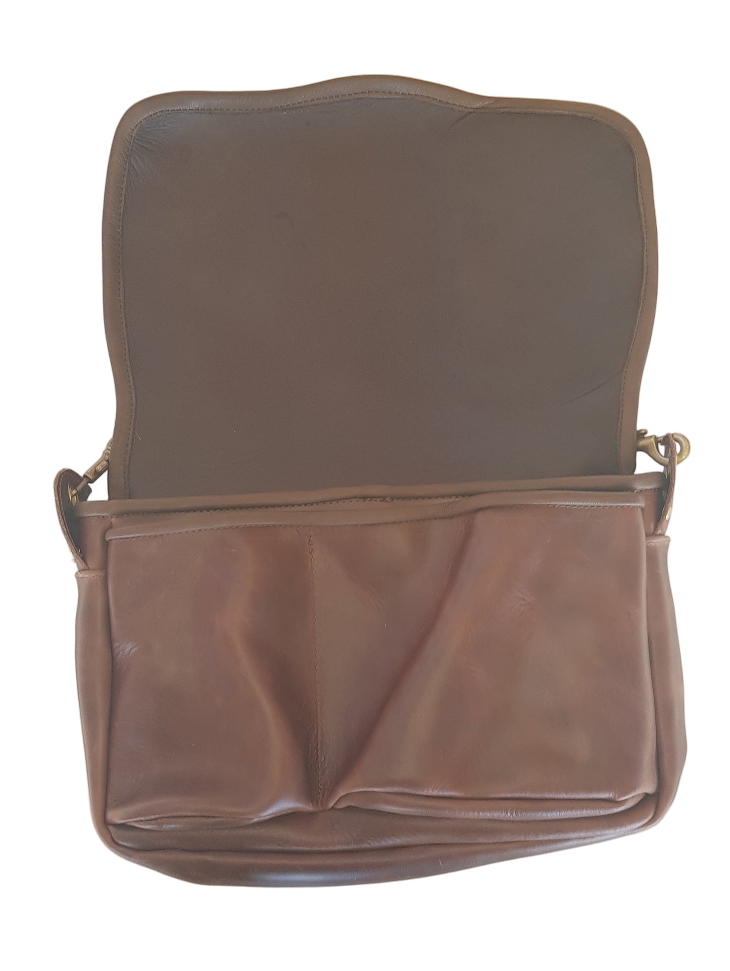 Ledertasche mit Totenkopf- Emblem